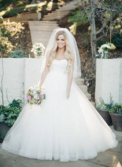 Kiválasztására vonatkozó szabályok tökéletes esküvői ruhát, hogy hozzon létre egy látványos kép a menyasszony
