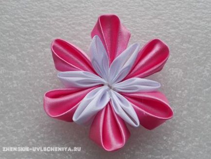 Egyszerű virág szatén szalagokkal kezdőknek lépésről lépésre bemutató fotókkal