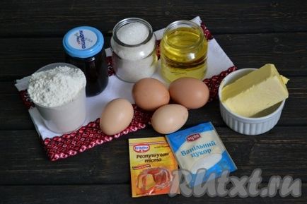 Egy egyszerű recept sütemény a konzervdobozba a sütőben - a recept egy fotó