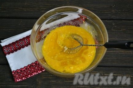 Egy egyszerű recept sütemény a konzervdobozba a sütőben - a recept egy fotó