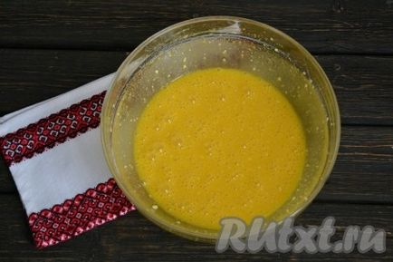 Egy egyszerű recept sütemény a konzervdobozba a sütőben - a recept egy fotó