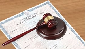 Válás, házasság felbontása a bíróságon, és az anyakönyvi hivatal