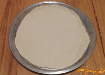 Recept pizza szalámi, sajt, gomba gomba és a paradicsom