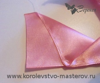 Emelkedett szatén szalag (együtt a többi él) Rose szatén szalaggal