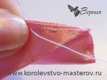 Emelkedett szatén szalag (együtt a többi él) Rose szatén szalaggal