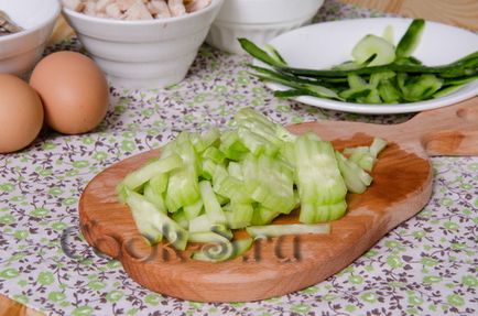 Saláta „fiesta” csirke, ananász és gombák - lépésről lépésre recept fotókkal, saláta (recept) Saláta „fiesta” csirke, ananász és gombák - lépésről lépésre recept fotókkal, saláták