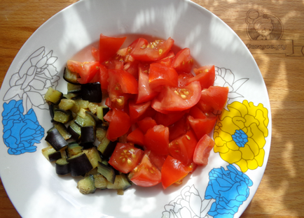 Saláta padlizsán és paradicsom - egyszerű receptek