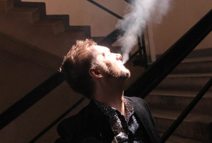 A bírság a dohányzás a lépcsőházban egy apartmanházban 2017
