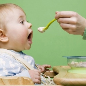 Milyen korban lehet etetni a babát
