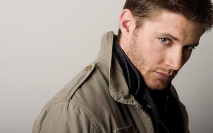 öltözék és frizura Jensen Ackles (Jensen Ackles) egy fotón