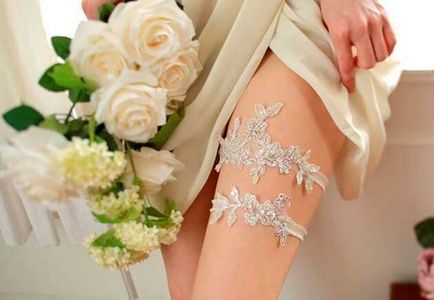 Esküvői harisnyakötő a menyasszony, hogyan kell kiválasztani a csábító tartozék