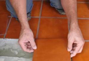 csempézés technológia a padlón - tippek és trükkök
