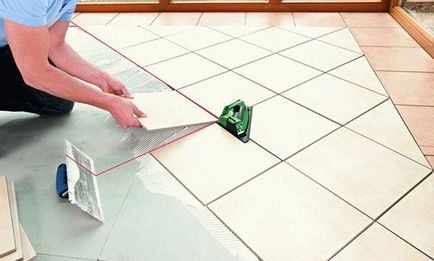 Csemperagasztás a padlón a kezüket padlólapok (videó) szerelési technológia