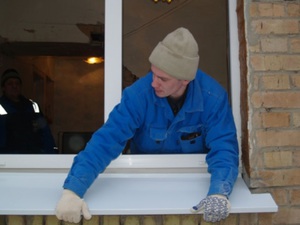 Szerelése műanyag ablakok szekvencia munka, különösen a telepítés és az ár a telepítés