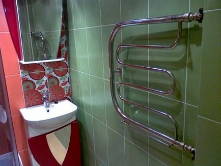 Szereljük fel a törölközőmelegítővel a fürdőszobában, hogyan kell helyesen telepíteni a saját kezét