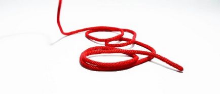 Karkötő piros szál (91 fotó) modell vágyik felfüggesztés a csuklóján értékük a karkötőt