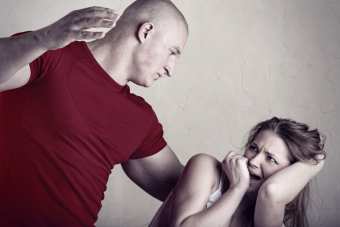 Mi történik, ha egy férj megverte, és hogyan kell élni