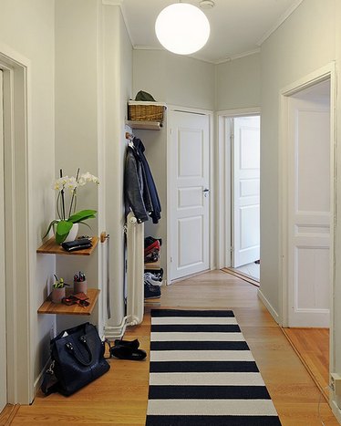 Hogy mit tesz egy üres sarok sarkok dekoráció a szobákban és folyosókon Domfront
