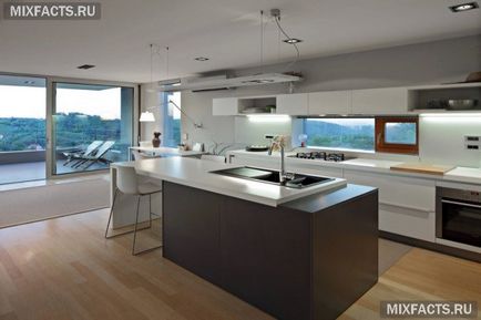 tervezés konyha hozzáférést az erkélyre (fotó)
