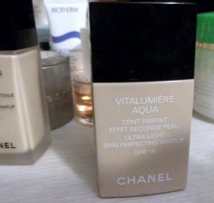 Két krém Chanel vitalumiere aqua és a tökéletesség Lumiere - a kozmetikai vélemények