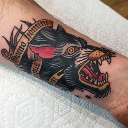 Fotók és érték farkas tetoválás
