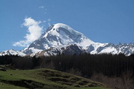 A Mount Kazbek - az egyik fő csúcsok a Kaukázus-hegység