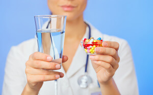 Utasítások a gyógyszer tabletta köhögés tulajdonságok, célja, dózis és a beadás módja