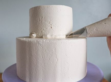 Hogyan máz egy esküvői torta vajkrém