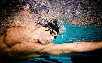 Hogyan lehet megtanulni úszni gyorsan és nagyon - részletes lépésről lépésre