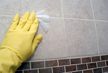 Hogyan tisztítsa meg a hézagok a csempe a konyhában és a fürdőszobában