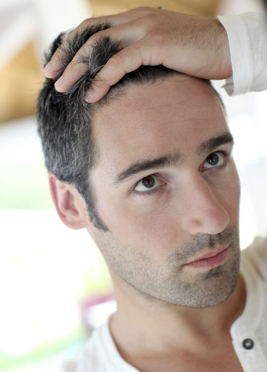 Hogyan lehet megállítani hajhullás a férfiak fiatal korban a fő okai a legnépszerűbb eszközök és