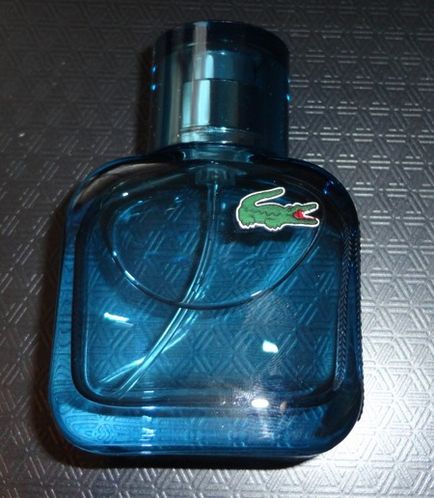 Hogyan lehet megkülönböztetni a valós származó hamis Lacoste Az eredetitől eltérő parfüm Faika