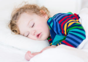Hogyan elválaszt egy gyermek aludni a szülők hatékony módja a gyors eredmények