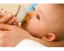 Hogyan kell váltani palack csecsemők táplálására