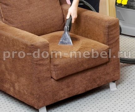 Hogyan tisztítható kárpitozott bútorok anélkül, hogy a szakértők