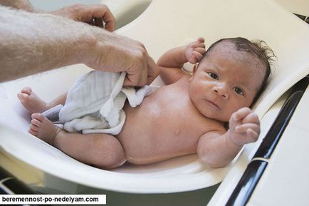 Hogyan elmossa az újszülött fiú higiéniai jellemzői