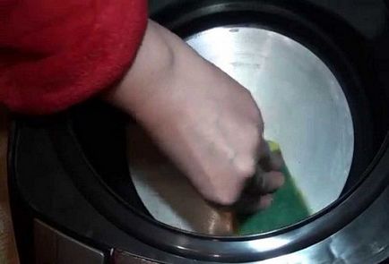 Hogyan mossa és tisztítsa meg a belső multivarku zsír és a plakk