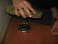 Hogyan kell megnyitni egy üveg sprotni két teáskanál és cipők