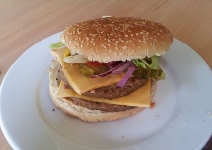 Hogyan kell főzni egy finom hamburgert otthon, mint a McDonalds