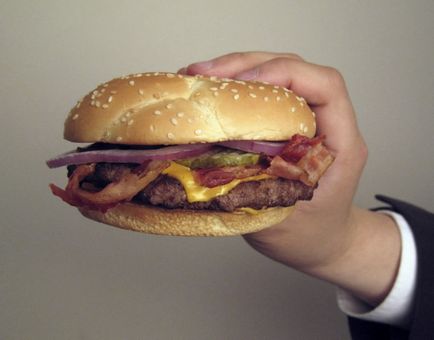 Hogyan kell főzni egy finom hamburgert otthon, mint a McDonalds
