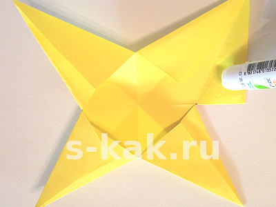 Hogyan készítsünk egy háromdimenziós csillag a papír