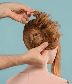 Hogyan készítsünk egy frizura a kötegek kezével fotó