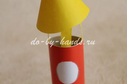 Hogyan készítsünk egy rakéta ki a papírt a kezét