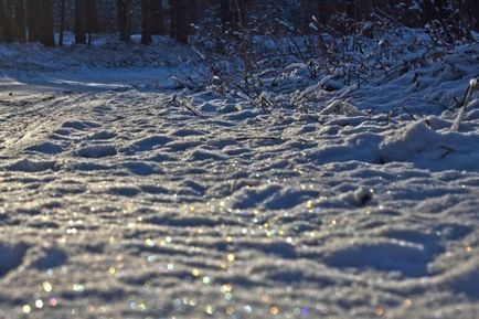 Hogyan lehet eltávolítani a havat, hogy bemutassák a textúra és fényét