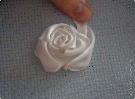 Hogyan kell varrni a rózsa szalagok