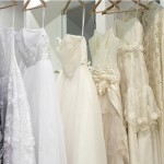 Hogyan kell járni egy esküvői ruha, az esküvő menyasszony magazin