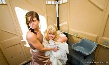 Hogyan megy a WC-ben egy esküvői ruha, menyasszony ház