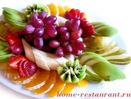 Gyönyörű szeletelt gyümölcsöt - home étterem
