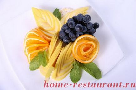 Gyönyörű szeletelt gyümölcsöt - home étterem