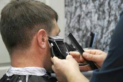 Gyönyörű frizura, mint a vágógép rendesen (gép) Gyönyörű frizura, mint a vágógép rendesen